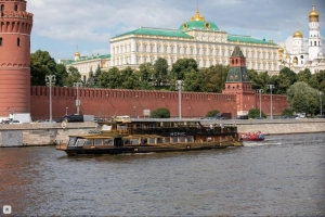 Прогулка по Москве-реке на дизайнерском теплоходе "Морис" от причала Нескучный сад